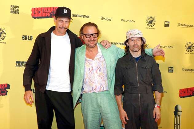 Marc Hosemann, Oliver Rihs and Tobias Jundt at the premiere of the feature film Schwarze Schafe at the KulturBrauerei cinema in Berlin, 15 07 2025 Foto:xA.xBuggex xFuturexImagex schafe_5744