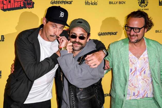 abb Marc Hosemann, Arman Kashani and Oliver Rihs as guests at the premiere of the film SchwarzeSchafe at the Kultur Brauerei cinema on July 15, 2025 in Berlin Berlin Germany