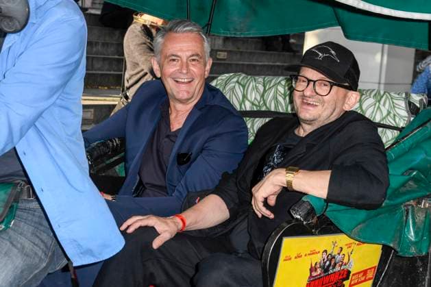 abb Robert Lohr and Milan Peschel Actors sit in the bicycle rickshaw as guests at the premiere of the film SchwarzeSchafe at the cinema in the Kultur Brauerei on July 15, 2025 in Berlin Berlin Germany