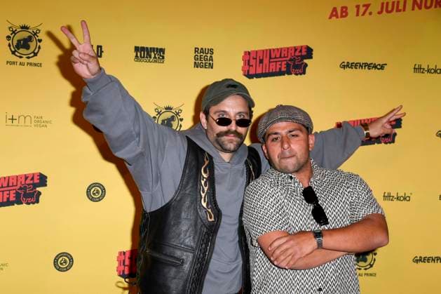 abb Arman Kashani and Oktay Oezdemir Actors as guests at the premiere of the film SchwarzeSchafe at the Kultur Brauerei cinema on July 15, 2025 in Berlin Berlin Germany