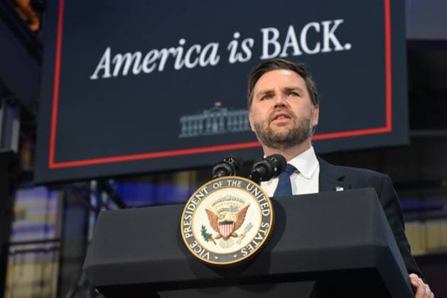 Bilder des Jahres 2025, News 07 Juli News Bilder des Tages RECORD DATE NOT STATED Vice president of the united states jd vance speaks on the one big beautiful bill at don™s machine shop in west pittston, pennsylvania (new) vice president of the united states jd vance speaks on the one big beautiful bill at don™s machine shop in west pittston, pennsylvania. July 16, 2025, west pittston, pennsylvania, usa: vice president jd vance touted the trump administration™s border crackdown and made fun of a recent new york times opinion article written by a biden administration immigration official. Vance then pivoted to touting the economic benefits in the bill for blue collar workers. for the first time in a long time, workers™ wages are rising faster than inflation, vance said. Vance said one part of the  Copyright: xKylexMazzax