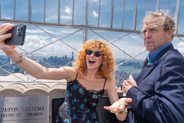 Bilder des Jahres 2025, Entertainment 07 Juli Entertainment Bilder des Tages July 16, 2025, Bronx, New York, USA: Natasha Lyonne and John Goodman visit for ceremonial lighting Empire State Building in New York on July 16, 2025 in partnership with the Lollipop Theater Network to celebrate the premiere of Paramount new animation Smurfs Bronx USA - ZUMAr339 20250716_znp_r339_068 Copyright: xLevxRadinx
