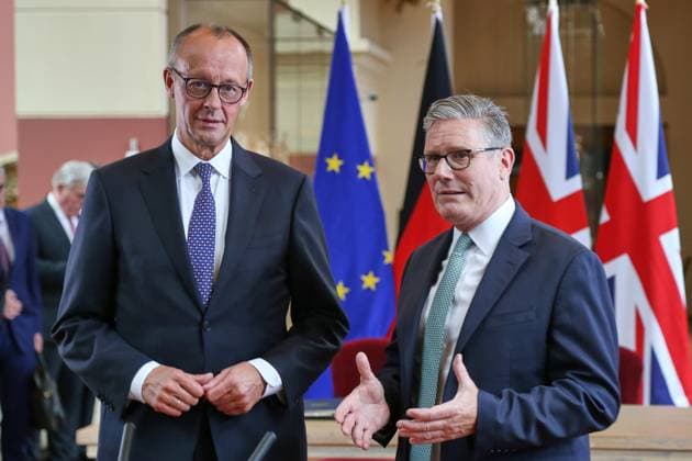 London, England, Großbritannien, 17.07.2025: Victoria and Albert Museum: Unterzeichnung von Freundschaftsvertrag: Bundeskanzler Friedrich Merz (CDU) und Großbritanniens Premier Keir Starmer *** London, England, United Kingdom, 17 07 2025 Victoria and Albert Museum Signing of friendship treaty Federal Chancellor Friedrich Merz CDU and British Prime Minister Keir Starmer Copyright: xdtsxNachrichtenagenturx dts_76368