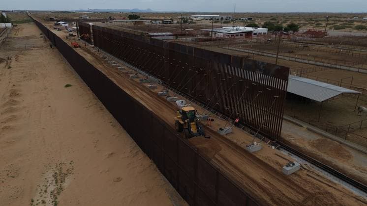US begins construction of 11-kilometer wall on Mexico border CIUDAD JUAREZ , MEXICO - JULY 17: Workers are seen working with construction equipment after US authorities began construction on the next phase of the US-Mexico border wall between Texas and Ciudad Juarez on July 17, 2025 in Ciudad Juarez, Mexico. More than 11 kilometers will be built in the Texas town of Santa Teresa, following the approval of the immigration budget. Christian Torres Anadolu Ciudad Juarez Mexico. Editorial use only. Please get in touch for any other usage.  Copyright: x2025xAnadoluxChristianxTorresx