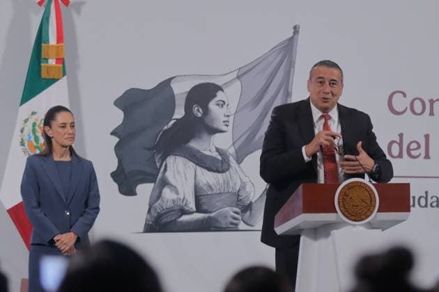 Bimbo CEO Jose Manuel Gonzalez Guzman, speaks about the investment in seven states to modernize production plants. during a briefing at the National Palace. on July 17, 2025 in Mexico City, Mexico. Mexico City Mexico - ZUMAe321 20250717_zia_e321_011 Copyright: xCarlosxSantiagox