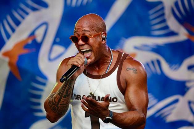 Bilder des Jahres 2025, Entertainment 07 Juli Caique vidal & batuque perform live at summer for the city brazil week in new york. (new) caique vidal & batuque perform live at summer for the city brazil week in new york. July 17, 2025, new york, usa: brazilian bahian-born caique vidal and his band batuque take the stage during summer for the city brazil week at lincoln center in new york with the presence of fans who danced to the electrifying beats of afro-brazilian samba reggae presented by caique. Credit: niyi fote thenews2 (Foto: Niyi Fote Thenews2 imago images) Caique vidal & batuque perform live at summer for the city brazil week in new york.  Copyright: xNiyixFotex