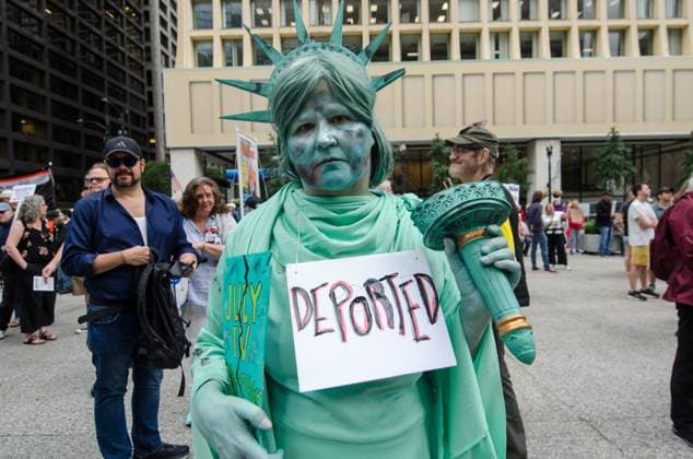 Bilder des Jahres 2025, News 07 Juli Good Trouble Lives On protest in Chicago CHICAGO, ILLINOIS - JULY 17, 2025: Hundreds gather at Daley Plaza for the flagship Good Trouble Lives On protest to honoring civil rights icon John Lewis and rallying against the Trump administration s policies on the fifth anniversary of Lewis s death, on July 17, 2025 in Chicago, USA. Good trouble is a phrase popularized by John Lewis, an American civil rights activist and congressman. Jacek Boczarski Anadolu Chicago United States. Editorial use only. Please get in touch for any other usage.  Copyright: x2025xAnadoluxJacekxBoczarskix