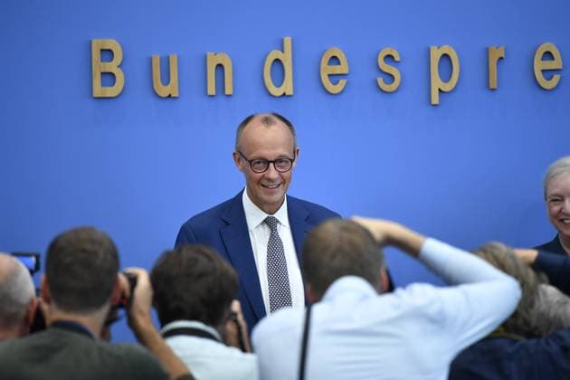 Bilder des Jahres 2025, News 07 Juli Bundeskanzler Friedrich Merz stellt sich am 18.07.2025 den Fragen der Hauptstadtpresse. Erstmals kommt der CDU-Vorsitzende als Regierungschef in die Bundespressekonferenz, dem Zusammenschluss von Journalistinnen und Journalisten in der Bundeshauptstadt. Für die inzwischen traditionelle Sommer-Pressekonferenz gibt es keine Themenfestlegungen, jede Frage ist erlaubt. (Siehe epd-Meldung vom 18.07.2025) EDITORIAL USE ONLY *** Federal Chancellor Friedrich Merz answers questions from the capitals press on 18 July 2025 For the first time, the CDU chairman is coming to the Federal Press Conference, the association of journalists in the German capital, as head of government For the now traditional summer press conference, there are no fixed topics, Copyright: epd-bild ChristianxDitsch Merz_Bundespressekonferenz4