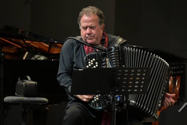 Bilder des Jahres 2025, Entertainment 07 Juli Konzertz des Upper Austrian Jazz Orchestra mit dem Solisten Richard Galliano, am 18.07.2025. Das Bild zeigt den französischen Harmonikaspieler Richard Galliano, im Konzert 2025 - Konzertz des Upper Austrian Jazz Orchestra mit dem Solisten Richard Galliano, am 18.07.2025. *** Concert of the Upper Austrian Jazz Orchestra with soloist Richard Galliano, on 18 07 2025 The picture shows the French harmonica player Richard Galliano, in concert 2025 Concert of the Upper Austrian Jazz Orchestra with soloist Richard Galliano, on 18 07 2025