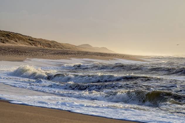 Creative Highlights World Aufgewühlte Nordsee vor Sylt Churning North Sea off Sylt Copyright: imageBROKER KayxAugustin ibxiqx13903249.jpg