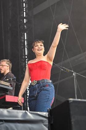 The British singer, composer and musician Lola Young in concert at the Lollapalooza 2025 festival at the hippodrome ParisLongchamp, in Paris, France, on July 18, 2025 Yehiel Chekroune Bestimage The singer, composer and British musician Lola Young in concert at the Lollapalooza 2025 festival at the hippodrome ParisLongchamp, in Paris, France, on July 18, 2025 Yehiel Chekroune Bestimage Paris France  Copyright: xYehielxChekrounex xBestimagexYehielxChekrounex xBestimagex