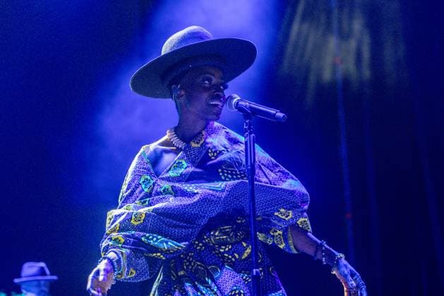 Bilder des Jahres 2025, Entertainment 07 Juli Morcheeba performs at Noches del Botánico The British band Morcheeba, during a concert at the festival Noches del Botánico, at the Real Jardín Botánico Alfonso XIII, on July 19, 2025, in Madrid Spain Morcheeba is a band that fuses styles such as trip hop, rock, folk, blues, pop and electronic sounds, blues, pop and electronic sounds Founded in the mid-1990s by brothers Paul DJ and Ross Godfrey multi-instrumentalist, along with the distinctive voice of singer Skye Edwards, became an international reference in the alternative music scene Spain.  Copyright: xRicardoxRubiox 6865508
