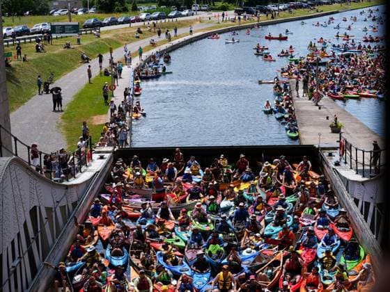 Lock & Paddle 2025 in Canada PETERBOROUGH, CANADA - JULY 19 : Hundreds of paddlers attend the Lock & Paddle 2025 event at historic Peterborough Lift Lock within ‘Canada’s Parks Day’ in Peterborough, Ontario, Canada on July 19, 2025. Participants are lifted up and down the historic lock, located on the Trent Canal at Trent-Severn Waterway National Historic Site, as part of the Canada’s Parks Day event, celebrated on the third Saturday of July each year. Mert Alper Dervis Anadolu Ontario Canada. Editorial use only. Please get in touch for any other usage.  Copyright: x2025xAnadoluxMertxAlperxDervisx