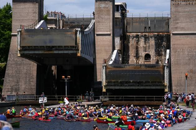 Lock & Paddle 2025 in Canada PETERBOROUGH, CANADA - JULY 19 : Hundreds of paddlers attend the Lock & Paddle 2025 event at historic Peterborough Lift Lock within ‘Canada’s Parks Day’ in Peterborough, Ontario, Canada on July 19, 2025. Participants are lifted up and down the historic lock, located on the Trent Canal at Trent-Severn Waterway National Historic Site, as part of the Canada’s Parks Day event, celebrated on the third Saturday of July each year. Mert Alper Dervis Anadolu Ontario Canada. Editorial use only. Please get in touch for any other usage.  Copyright: x2025xAnadoluxMertxAlperxDervisx