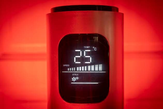 A fan on high speed with digital display, symbolising cooling on hot summer days and extreme temperatures in the wake of climate change. Nordrhein-Westfalen Deutschland, Germany GMS19565