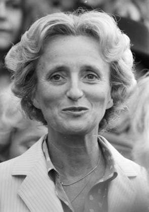 Archive - Bernadette Chirac aux vendanges des vignes du clos Montmartre à Paris, France, le 4 octobre 1982. Jean-Claude Woestelandt Bestimage Paris France *** Archive Bernadette Chirac at the harvest of the Clos Montmartre vineyard in Paris, France, October 4, 1982 Jean Claude Woestelandt Bestimage Paris France  Copyright: xJEAN-CLAUDExWOESTELANDTx xBESTIMAGExJEAN-CLAUDExWOESTELANDTx xBESTIMAGEx