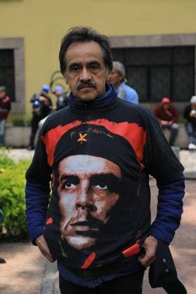 Protest Against the Removal of Statues of Cuban Revolutionary Leaders A person takes part during a protest against the removal of statues of Cuban revolutionary leaders Che Guevara and Fidel Castro in Tabacalera Park by CuauhtÃ moc Mayor Alessandra Rojo de la Vega. on July 20, 2025 in Mexico City, Mexico. (Photo by Ian Robles Eyepix Group) Copyright: xIanxRobles xEyepixxGroupx EL_20072025_162075JPEG