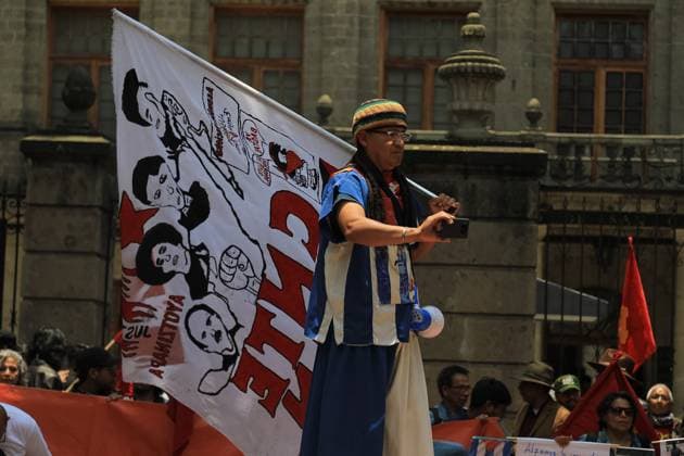 Protest Against the Removal of Statues of Cuban Revolutionary Leaders A person takes part during a protest against the removal of statues of Cuban revolutionary leaders Che Guevara and Fidel Castro in Tabacalera Park by CuauhtÃ moc Mayor Alessandra Rojo de la Vega. on July 20, 2025 in Mexico City, Mexico. (Photo by Ian Robles Eyepix Group) Copyright: xIanxRobles xEyepixxGroupx EL_20072025_162077JPEG