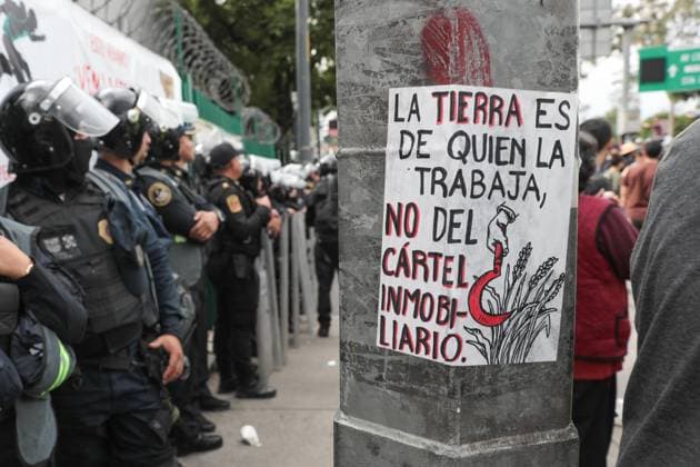 Anti-gentrification march in Mexico MEXICO CITY, MEXICO - JULY 20: People carrying banners attend the second anti-gentrification march as the police take security measures in Tlalpan, Mexico City, Mexico on July 20, 2025. Grace Hie Yoon Anadolu Mexico City Mexico. Editorial use only. Please get in touch for any other usage.  Copyright: x2025xAnadoluxGracexHiexYoonx