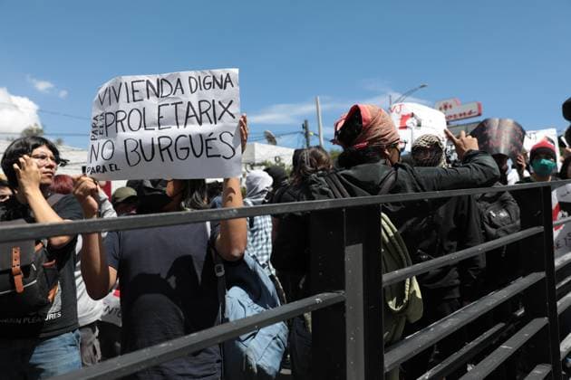 Anti-gentrification march in Mexico MEXICO CITY, MEXICO - JULY 20: People carrying banners attend the second anti-gentrification march as the police take security measures in Tlalpan, Mexico City, Mexico on July 20, 2025. Grace Hie Yoon Anadolu Mexico City Mexico. Editorial use only. Please get in touch for any other usage.  Copyright: x2025xAnadoluxGracexHiexYoonx