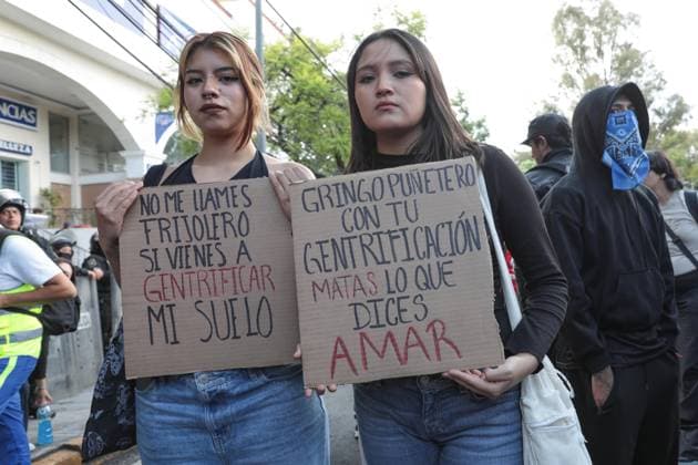 Anti-gentrification march in Mexico MEXICO CITY, MEXICO - JULY 20: People carrying banners attend the second anti-gentrification march as the police take security measures in Tlalpan, Mexico City, Mexico on July 20, 2025. Grace Hie Yoon Anadolu Mexico City Mexico. Editorial use only. Please get in touch for any other usage.  Copyright: x2025xAnadoluxGracexHiexYoonx