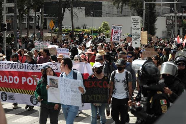 Anti-gentrification march in Mexico MEXICO CITY, MEXICO - JULY 20: People carrying banners attend the second anti-gentrification march as the police take security measures in Tlalpan, Mexico City, Mexico on July 20, 2025. Grace Hie Yoon Anadolu Mexico City Mexico. Editorial use only. Please get in touch for any other usage.  Copyright: x2025xAnadoluxGracexHiexYoonx