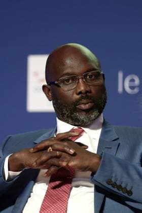 Le président du Libéria George Weah assiste à une conférence-débat au CNAM (Centre National des Arts et Métiers) sur le thème de la formation et de l éducation à Paris le 20 février 2018. A la suite de la conférence, le président du Libéria a visité le musée des Arts et Métiers. Puis, les officiels ont signé un acte de coopération entre la France et le Libéria pour la formation professionnelle et l apprentissage. Stéphane Lemouton Bestimage Paris France *** Liberian President George Weah attends a conference-debate at the CNAM Centre National des Arts et Métiers on the theme of training and education in Paris on February 20, 2018 Following the conference, the President of Liberia visited the Musée des Arts et Métiers Then, officials sig  Copyright: xStephanexLemoutonx xBestimagexStephanexLemoutonx xBestimagex