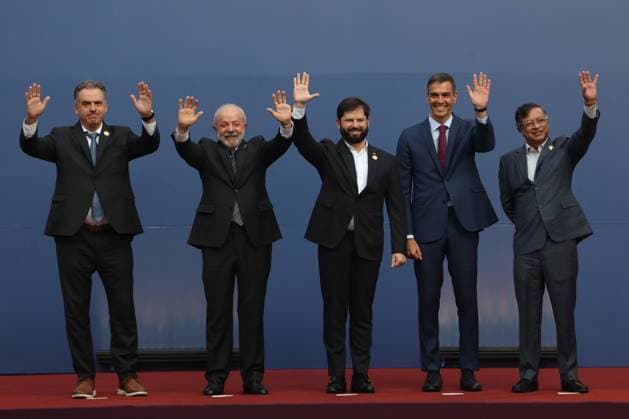 Bilder des Jahres 2025, News 07 Juli Santiago, July 21, 2025 The President of the Republic Gabriel Boric, receives the presidents of Brazil, Spain, Uruguay and Colombia for the high-level meeting, Democracia Siempre, at the Palacio de la Moneda Dragomir Yankovic Aton Chile, Santiago Chile Aton 1026452  Copyright: DRAGOMIRxYANKOVIC ATONxCHILE