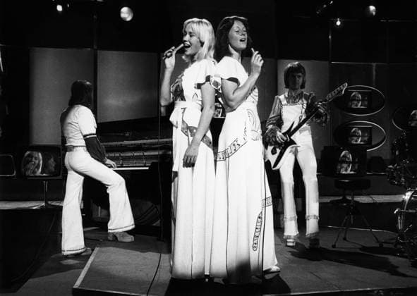 Popmusikgruppe ABBA 1972 - 1982 1. Januar 1975 – London, England, Vereinigtes Königreich – In den 1970er Jahren war eine der dominierenden Kräfte im Bereich der Popmusik eine Gruppe aus Schweden namens ABBA , eine musikalische Einheit, bestehend aus zwei Paaren, die mit Abstand zum erfolgreichsten Act dieses Jahrzehnts wurde. IM BILD: Während einer Fernsehshow; BENNY ANDERSSON, AGNETHA FALTSKOG, ANNI-FRID LYNGSTAD, BJÖRN ULVAEUS. London England UK *** Pop music group ABBA 1972 1982 1 January 1975 – London, England, United Kingdom – in the 1970s Years was a the dominant Forces at Area the Pop music a Group from Sweden called ABBA , a musical Unit, existing from Two Couples, the with Distance to most successful ACT This Decades was at  Copyright: xUnitedxArchivesx xkpaxKeystonex 19750101_olc_k09_107 !ACHTUNG AUFNAHMEDATUM GESCHÄTZT!