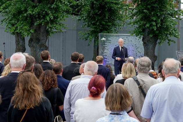 Bilder des Jahres 2025, News 07 Juli 14-arsmarkering for terrorangrepet 22. juli Oslo 20250722. Statsminister Jonas Gahr Store under minnemarkeringen ved minnestedet utenfor Hoyblokka i regjeringskvartalet 14 ar etter terrorangrepet den 22. juli. Foto: Terje Bendiksby NTB Oslo Norge dBhENsjV06I EDITORIAL USE ONLY Ref:dBhENsjV06I.jpg *** 14 year commemoration for the terrorist attack on July 22nd Oslo 20250722 Prime Minister Jonas Gahr Store during the commemoration at the memorial site outside Hoyblokka in the government quarter 14 years after the terrorist attack on July 22nd Photo Terje Bendiksby NTB Oslo Norway dBhENsjV06I EDITORIAL USE ONLY Ref dBhENsjV06I jpg  Copyright: xTerjexBendiksbyx xNTBx