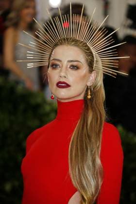 Amber Heard Met Gala (Met Ball, Costume Institute Benefit) 2018 célébrant l ouverture de l exposition Heavenly Bodies: Fashion and the Catholic Imagination, au Metropolitan Museum of Art à New York, le 7 mai 2018. Charles Guerin BestimageUSA 2018 Costume Institute Benefit (Met Gala, Met Ball) celebrating the opening of the Heavenly Bodies: Fashion and the Catholic Imagination exhibition at The Metropolitan Museum of Art on May 7th, 2018, in New York, NY. New York City Etats-Unis *** Amber Heard Met Gala Met Ball, Costume Institute Benefit 2018 celebrating the opening of the Heavenly Bodies Fashion and the Catholic Imagination exhibition at The Metropolitan Museum of Art in New York on May 7th, 2018 Charles Guerin BestimageUSA 2018 Costu  Copyright: xCharlesxGuerinx xBestimagexUSAxCharlesxGuerinx xBestimagexUSAx