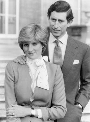 Prinz von Wales verlobt 24. Februar 1981 – London, England, Vereinigtes Königreich – Prinz Charles und Diana Spencer geben ihre Verlobung bekannt und legen den Termin für die Hochzeitszeremonie fest. London England United Kingdom *** Prinz from Wales engaged 24 February 1981 – London, England, United Kingdom – Prinz Charles and Diana Spencer give their Engagement known and lay the Date for the Wedding ceremony Party London England United Kingdom  Copyright: xUnitedxArchivesx xkpaxKeystonex 19810224_sha_k09_805 !ACHTUNG AUFNAHMEDATUM GESCHÄTZT!