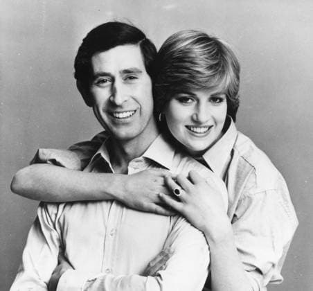 Prinz von Wales verlobt 29. Juni 1981 – London, England, Vereinigtes Königreich – Handout: PRINZ CHARLES und DIANA SPENCER geben ihre Verlobung bekannt und legen den Termin für die Hochzeitszeremonie fest. London England United Kingdom *** Prinz from Wales engaged 29 June 1981 – London, England, United Kingdom – handout Prinz Charles and Diana Spencer give their Engagement known and lay the Date for the Wedding ceremony Party London England United Kingdom  Copyright: xUnitedxArchivesx xkpaxKeystonex 19810629_sha_k09_811 !ACHTUNG AUFNAHMEDATUM GESCHÄTZT!