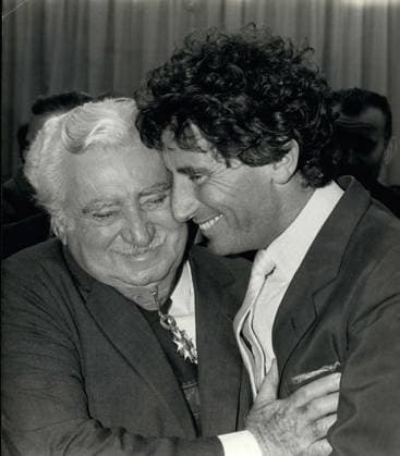 Frankreich Monaco Sark Sept. 06, 1984 - Minister Delegierter Jack Lang wird von Jorge Amado beglückwünscht *** France Monaco Sark Sept 06, 1984 Minister Delegate Jack long will from Jorge Amado congratulates  Copyright: xUnitedxArchivesx xkpaxKeystonex 19840906_baf_k09_001 !ACHTUNG AUFNAHMEDATUM GESCHÄTZT!