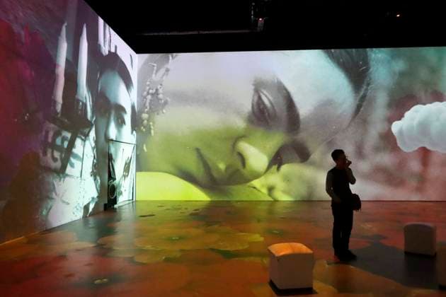 A person takes a tour during the Frida Kahlo: The life of an icon Immersive Biography exhibition at Espacio Alter. on July 22, 2025 in Mexico City, Mexico. Mexico City Mexico - ZUMAe321 20250722_zia_e321_005 Copyright: xLuisxBarronx