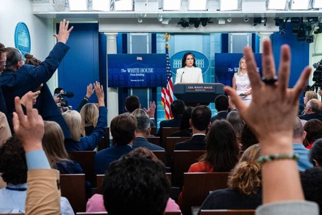 Karoline Leavitt Addresses Press - DC Tulsi Gabbard, director of National Intelligence, speaks next to Karoline Leavitt, White House press secretary, during a news conference in the James S. Brady Press Briefing Room of the White House in Washington, DC, US, on Wednesday, July 23, 2025. Tensions between the Trump administration and the judiciary flared on Tuesday when Attorney General Pam Bondi removed a US attorney for New Jersey that had been named by federal judges to replace the president’s choice. Photo by Eric Lee Pool ABACAPRESS.COM Washington DC United States  Copyright: xPool ABACAx