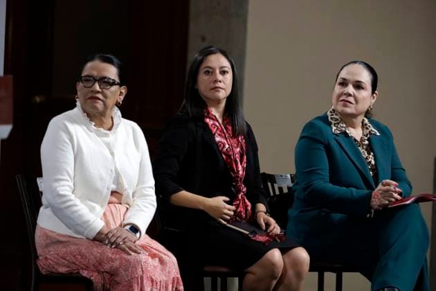 Mexico™s President Claudia Sheinbaum Holds Briefing Mexico™s Minister of the Interior, Rosa Icela Rodriguez; Undersecretary of Basic Education of the Ministry of Public Education Angelica Juarez Perez and Director of the Institute to Return Stolen Property to the People Monica Fernandez Balboa during a briefing conference at National Palace. on JUly 24, 2025 in Mexico City, Mexico. (Photo by Luis Barron Eyepix Group) Copyright: xLuisxBarronx xEyepixxGroupx LB_24072025_162349
