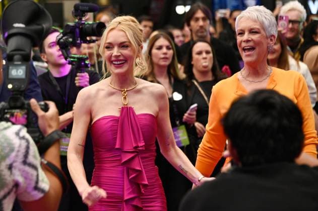 July 24, 2025, Mexico City, Ciudad de Mexico, Mexico: Actresses Jamie Lee Curtis and Lindsay Lohan arriving the purple carpet for Freakier Friday movie at Cinepolis Toreo Parque Central. on July 24, 2025 in Mexico City, Mexico. Mexico City Mexico - ZUMAe321 20250724_zea_e321_013 Copyright: xCarlosxTischlerx