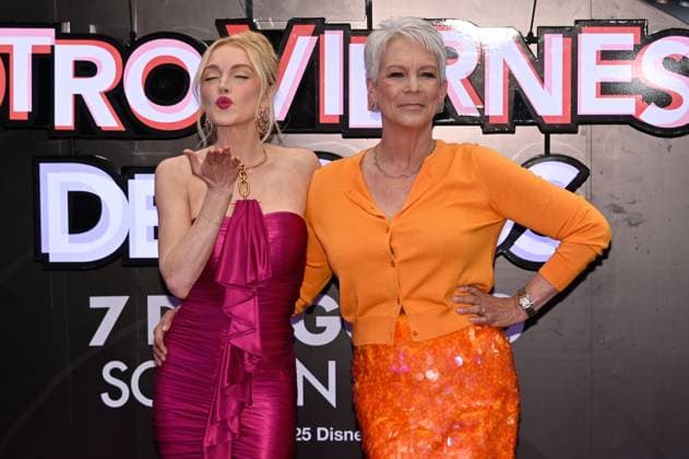 July 24, 2025, Mexico City, Ciudad de Mexico, Mexico: Actresses Jamie Lee Curtis and Lindsay Lohan pose for photos during the purple carpet for Freakier Friday movie at Cinepolis Toreo Parque Central. on July 24, 2025 in Mexico City, Mexico. Mexico City Mexico - ZUMAe321 20250724_zea_e321_015 Copyright: xCarlosxTischlerx