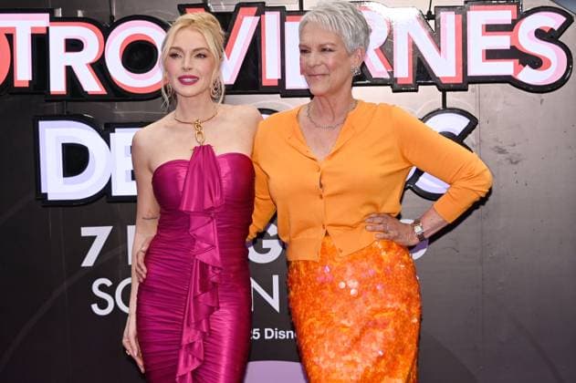 July 24, 2025, Mexico City, Ciudad de Mexico, Mexico: Actresses Jamie Lee Curtis and Lindsay Lohan pose for photos during the purple carpet for Freakier Friday movie at Cinepolis Toreo Parque Central. on July 24, 2025 in Mexico City, Mexico. Mexico City Mexico - ZUMAe321 20250724_zea_e321_062 Copyright: xCarlosxTischlerx