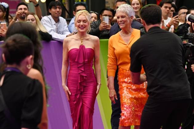 July 24, 2025, Mexico City, Ciudad de Mexico, Mexico: Actresses Jamie Lee Curtis and Lindsay Lohan arriving the purple carpet for Freakier Friday movie at Cinepolis Toreo Parque Central. on July 24, 2025 in Mexico City, Mexico. Mexico City Mexico - ZUMAe321 20250724_zea_e321_097 Copyright: xCarlosxTischlerx
