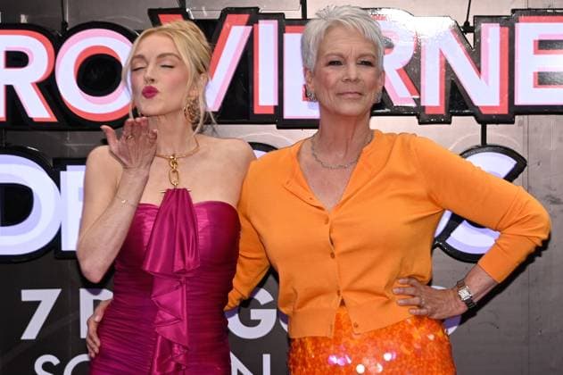 July 24, 2025, Mexico City, Ciudad de Mexico, Mexico: Actresses Jamie Lee Curtis and Lindsay Lohan pose for photos during the purple carpet for Freakier Friday movie at Cinepolis Toreo Parque Central. on July 24, 2025 in Mexico City, Mexico. Mexico City Mexico - ZUMAe321 20250724_zea_e321_119 Copyright: xCarlosxTischlerx