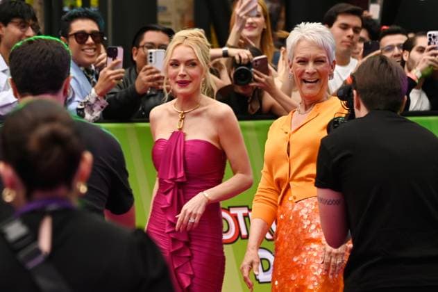 July 24, 2025, Mexico City, Ciudad de Mexico, Mexico: Actresses Jamie Lee Curtis and Lindsay Lohan arriving the purple carpet for Freakier Friday movie at Cinepolis Toreo Parque Central. on July 24, 2025 in Mexico City, Mexico. Mexico City Mexico - ZUMAe321 20250724_zea_e321_149 Copyright: xCarlosxTischlerx