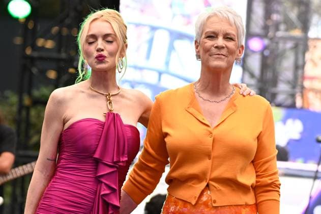July 24, 2025, Mexico City, Ciudad de Mexico, Mexico: Lindsay Lohan and Jamie Lee Curtis pose for photos during the purple carpet for Freakier Friday movie at Cinepolis Toreo Parque Central. on July 24, 2025 in Mexico City, Mexico. Mexico City Mexico - ZUMAe321 20250724_zea_e321_168 Copyright: xCarlosxTischlerx