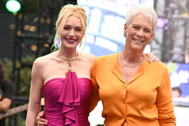 July 24, 2025, Mexico City, Ciudad de Mexico, Mexico: Lindsay Lohan and Jamie Lee Curtis pose for photos during the purple carpet for Freakier Friday movie at Cinepolis Toreo Parque Central. on July 24, 2025 in Mexico City, Mexico. Mexico City Mexico - ZUMAe321 20250724_zea_e321_169 Copyright: xCarlosxTischlerx