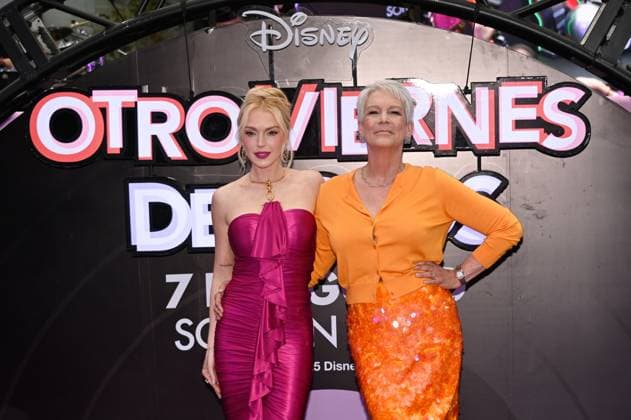 July 24, 2025, Mexico City, Ciudad de Mexico, Mexico: Actresses Jamie Lee Curtis and Lindsay Lohan pose for photos during the purple carpet for Freakier Friday movie at Cinepolis Toreo Parque Central. on July 24, 2025 in Mexico City, Mexico. Mexico City Mexico - ZUMAe321 20250724_zea_e321_007 Copyright: xCarlosxTischlerx