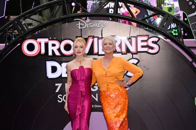 July 24, 2025, Mexico City, Ciudad de Mexico, Mexico: Actresses Jamie Lee Curtis and Lindsay Lohan pose for photos during the purple carpet for Freakier Friday movie at Cinepolis Toreo Parque Central. on July 24, 2025 in Mexico City, Mexico. Mexico City Mexico - ZUMAe321 20250724_zea_e321_053 Copyright: xCarlosxTischlerx