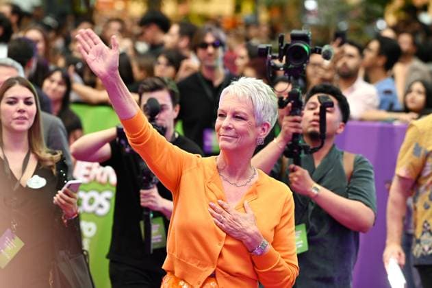 July 24, 2025, Mexico City, Ciudad de Mexico, Mexico: Actress Jamie Lee Curtis greets during the purple carpet for Freakier Friday movie at Cinepolis Toreo Parque Central. on July 24, 2025 in Mexico City, Mexico. Mexico City Mexico - ZUMAe321 20250724_zea_e321_067 Copyright: xCarlosxTischlerx