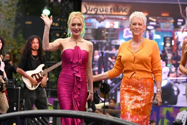 July 24, 2025, Mexico City, Ciudad de Mexico, Mexico: Lindsay Lohan and Jamie Lee Curtis pose for photos during the purple carpet for Freakier Friday movie at Cinepolis Toreo Parque Central. on July 24, 2025 in Mexico City, Mexico. Mexico City Mexico - ZUMAe321 20250724_zea_e321_082 Copyright: xCarlosxTischlerx