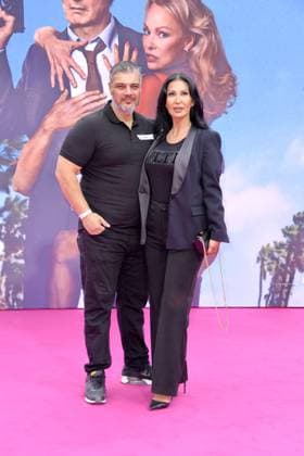 Imad Mardnli and Samia Mardnli at the German premiere of DIE NACKTE KANONE in Berlin on 24 07 2025
